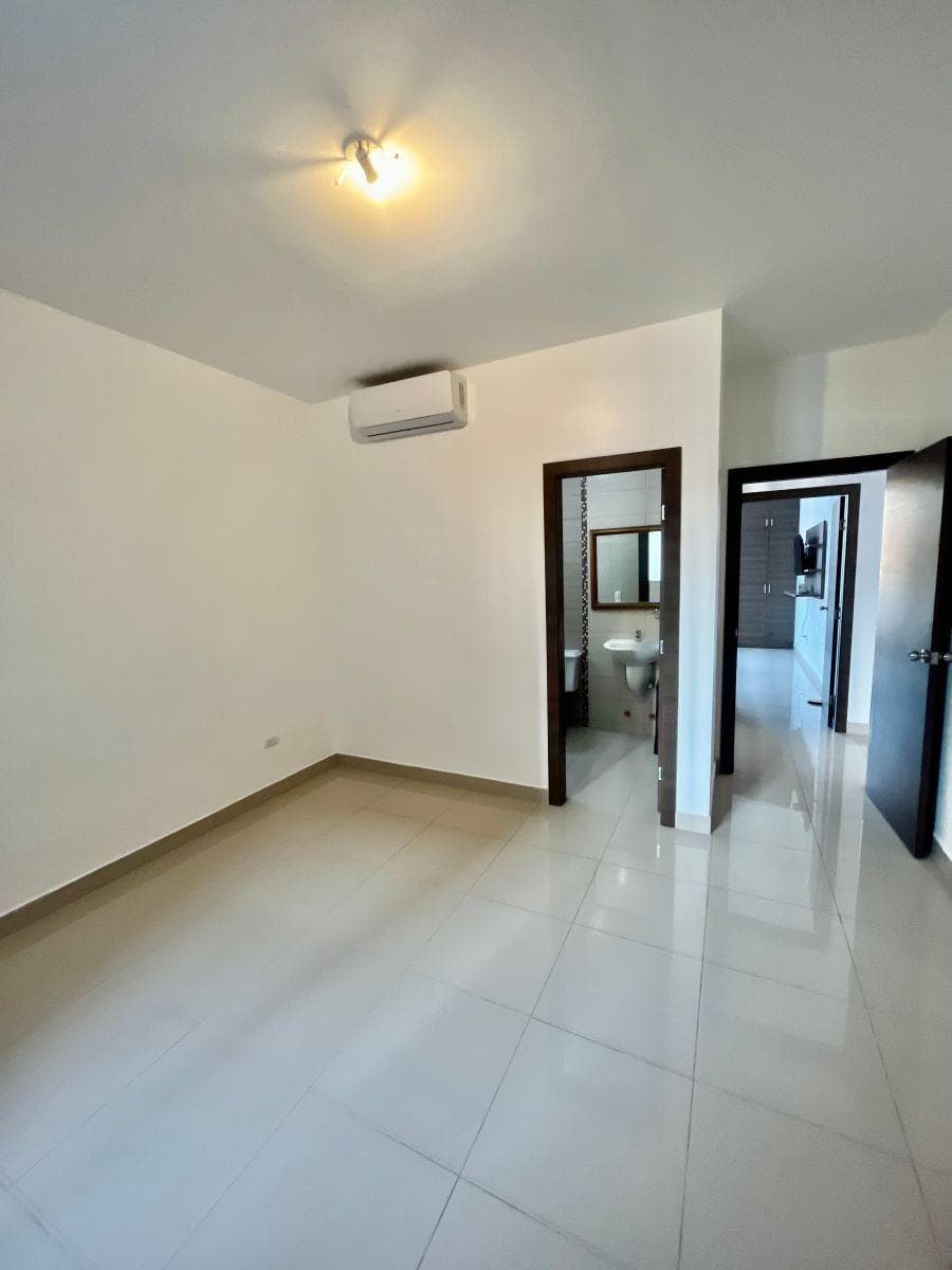 Departamento de Dos Dorm. en Urb. Puerto Azul, Guayas — imagen 2