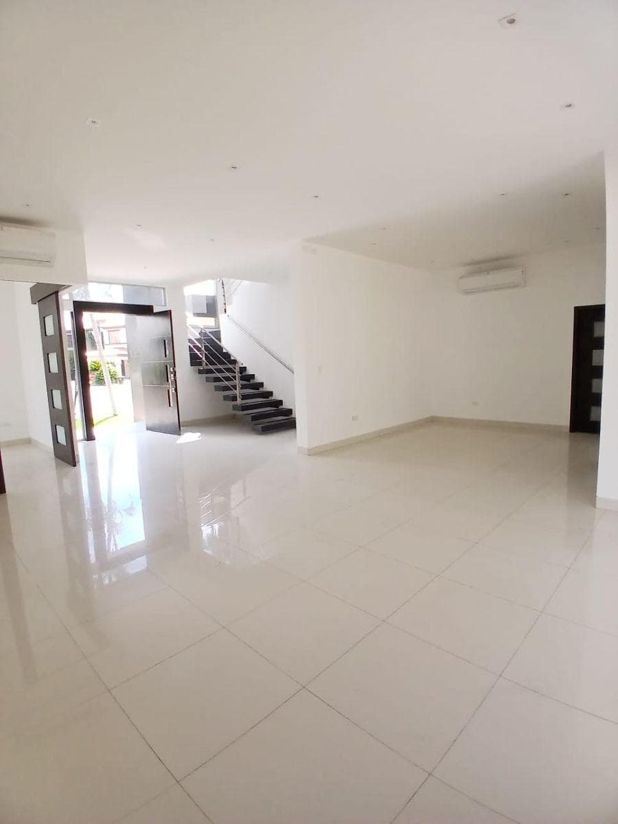 Casa en Venta con Piscina y 4 Dorm. en Km 7 Via Samborondón, Guayas — imagen 6