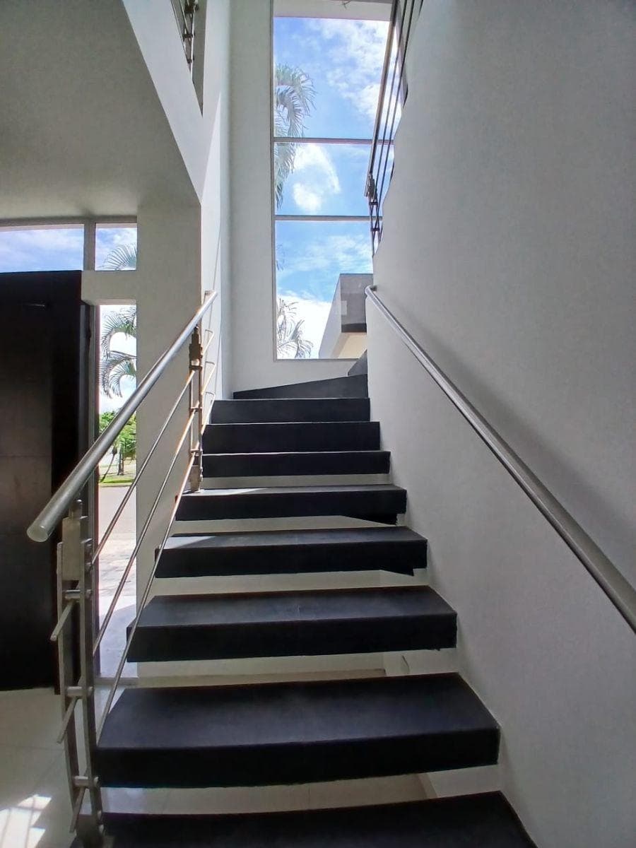 Casa en Venta con Piscina y 4 Dorm. en Km 7 Via Samborondón, Guayas — imagen 5