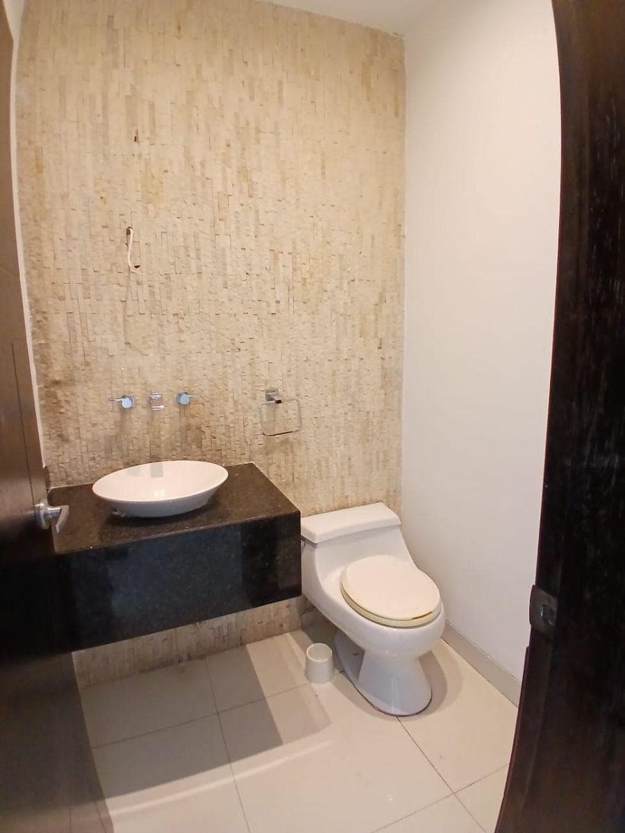 Casa en Venta con Piscina y 4 Dorm. en Km 7 Via Samborondón, Guayas — imagen 3