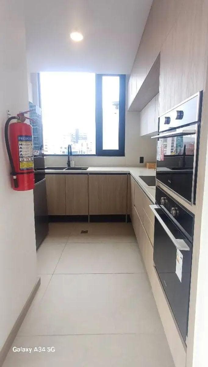 En Venta Departamento 3 Habitaciones, 2 Parking _edificio Harmony República del Salvador. Provincia de Pichincha — imagen 5