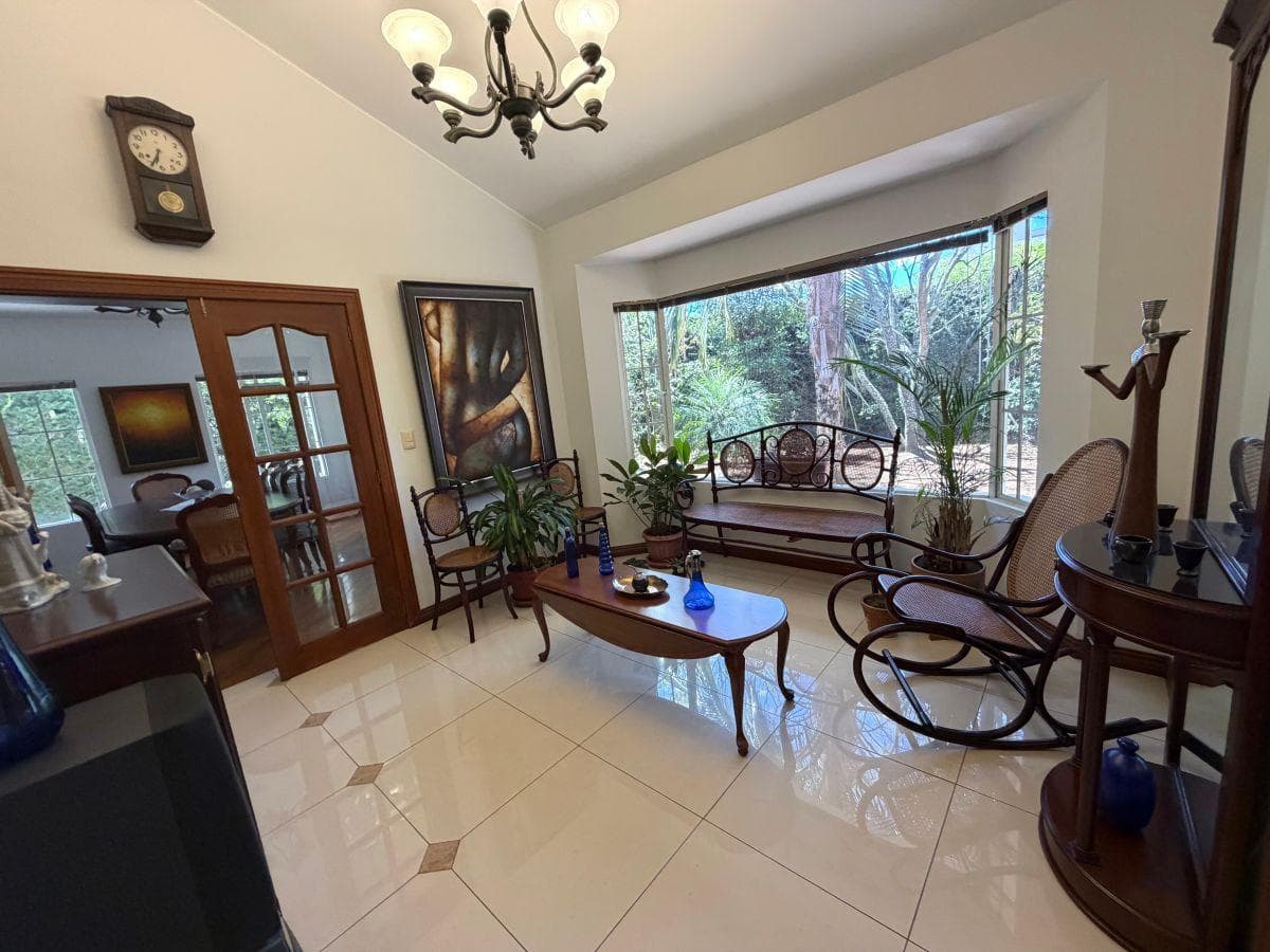 Vendo Casa en Planta Baja 680 m² de Construcción, 1.940 m² Terreno Cumbayá 5 Dorm. Formales — imagen 6