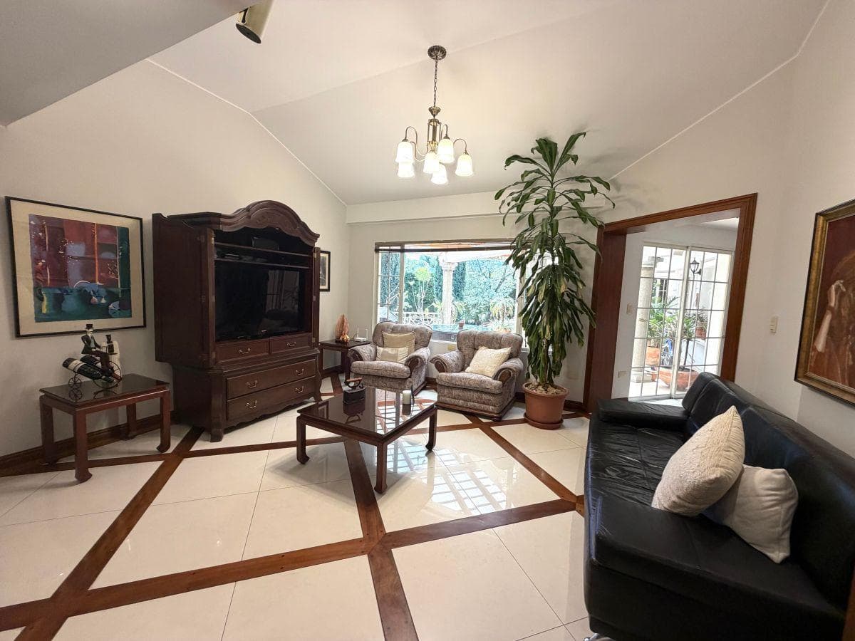 Vendo Casa en Planta Baja 680 m² de Construcción, 1.940 m² Terreno Cumbayá 5 Dorm. Formales — imagen 5