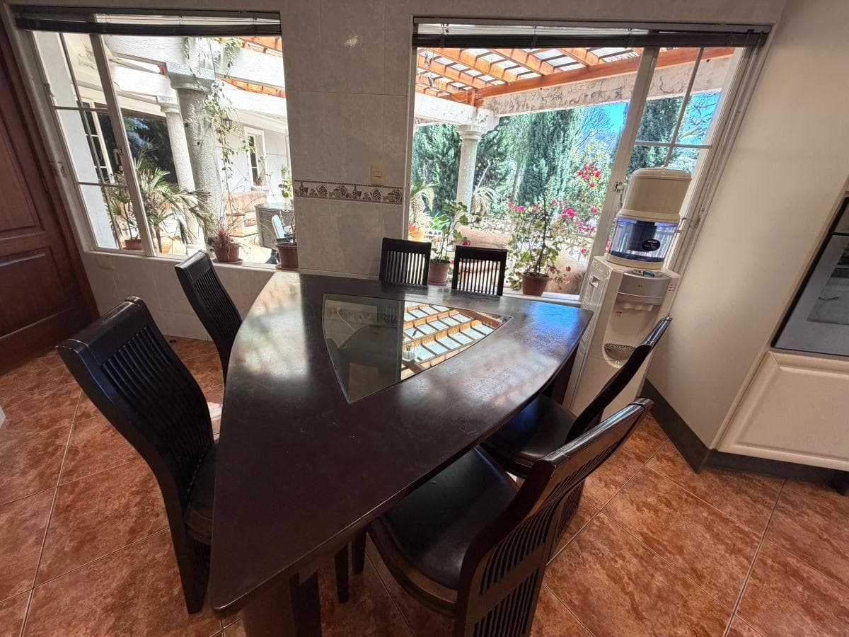 Vendo Casa en Planta Baja 680 m² de Construcción, 1.940 m² Terreno Cumbayá 5 Dorm. Formales — imagen 2