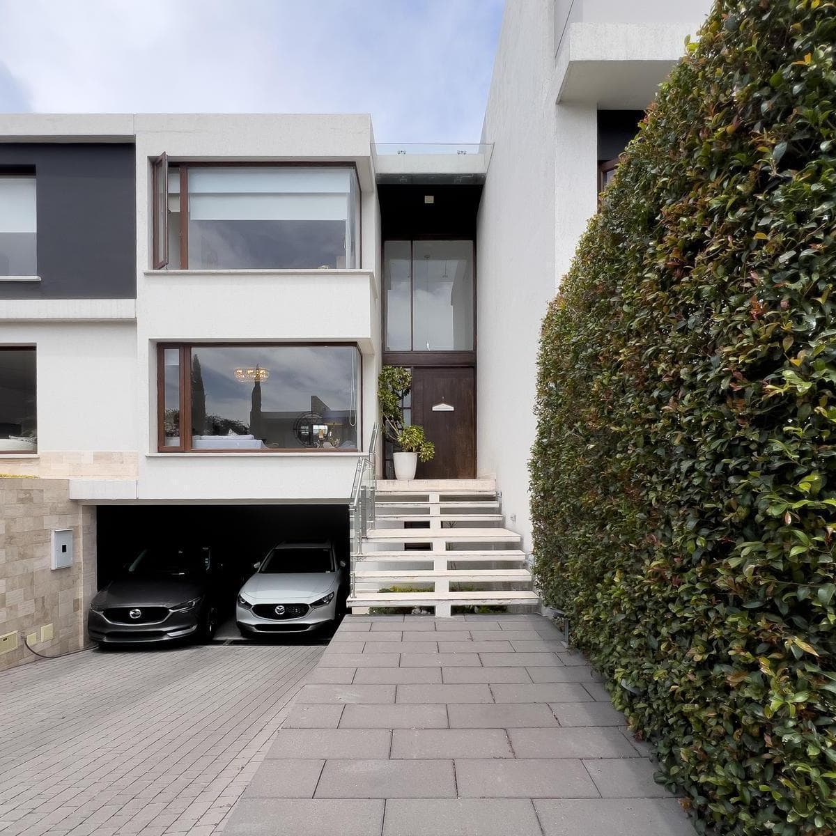 Moderna Casa de Venta Ubicada Dentro de Conjunto, Dentro de La Urbanización La Viña — imagen 1
