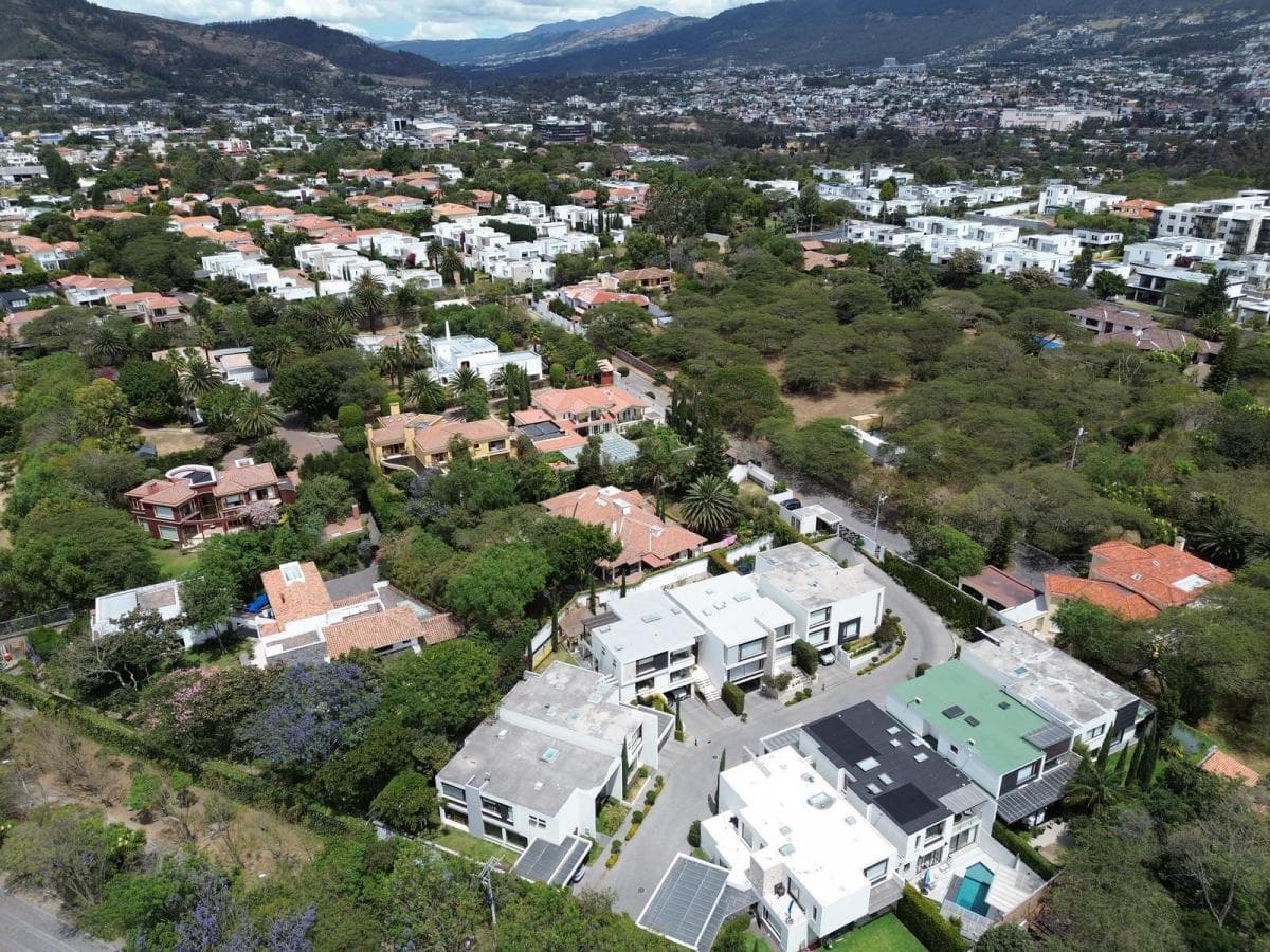 Moderna Casa de Venta Ubicada Dentro de Conjunto, Dentro de La Urbanización La Viña — imagen 5