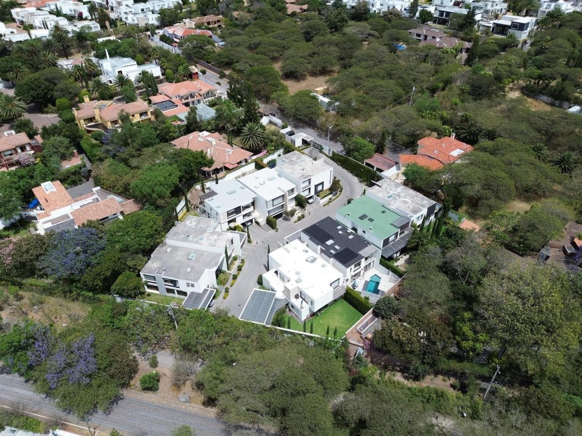 Moderna Casa de Venta Ubicada Dentro de Conjunto, Dentro de La Urbanización La Viña — imagen 4