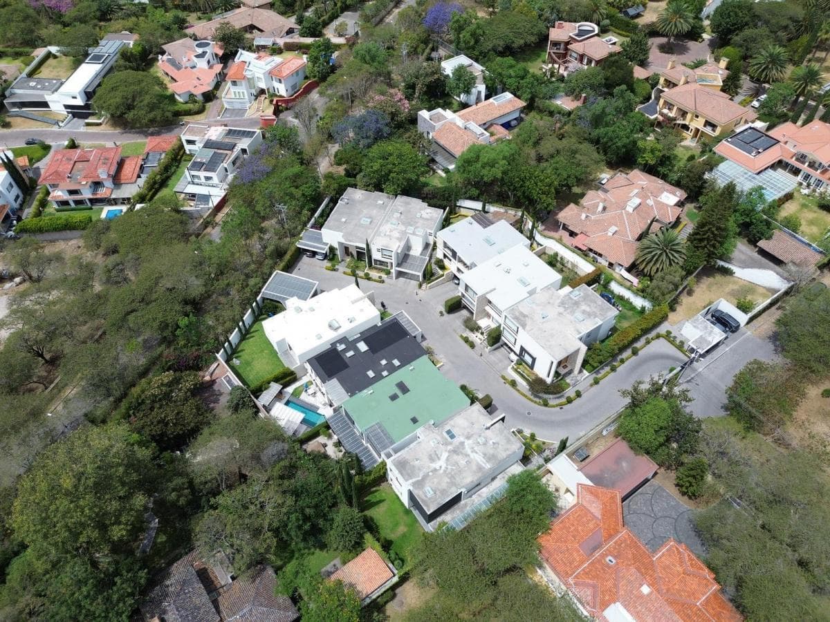 Moderna Casa de Venta Ubicada Dentro de Conjunto, Dentro de La Urbanización La Viña — imagen 3
