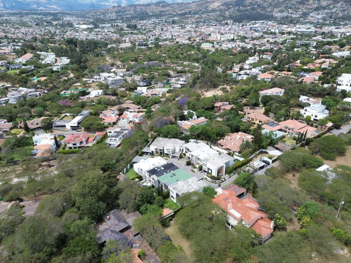 Moderna Casa de Venta Ubicada Dentro de Conjunto, Dentro de La Urbanización La Viña — imagen 2