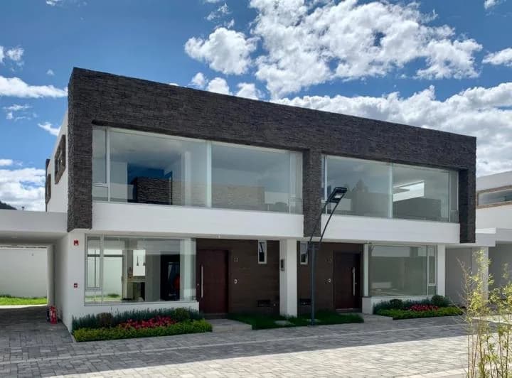 Venta - Casa - Cumbayá - Norte - Quito - Lujo — imagen 1
