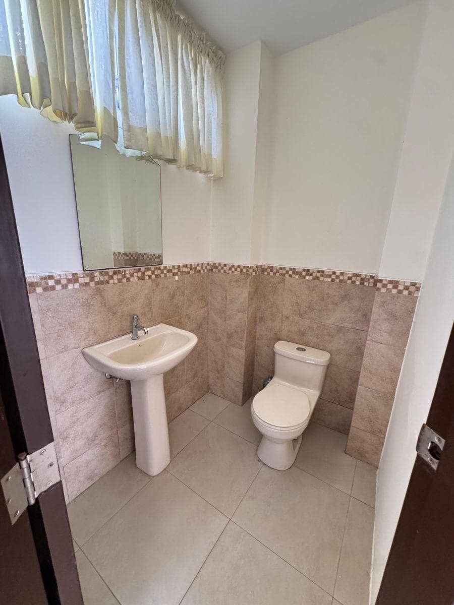 Vendo Casa en Belohorizonte de Dos Plantas, con Tres Dorm., Áreas Deportivas. Guayas — imagen 6