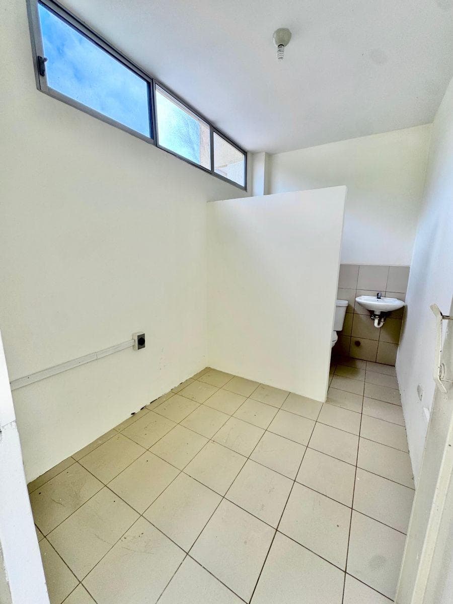 Vendo Casa en Belohorizonte de Dos Plantas, con Tres Dorm., Áreas Deportivas. Guayas — imagen 5