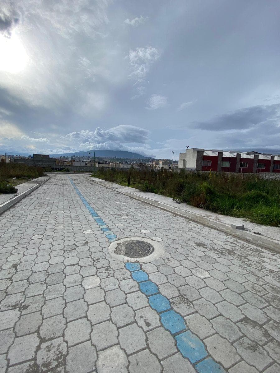 Terreno de 235 m² en Venta en Calderón — imagen 1