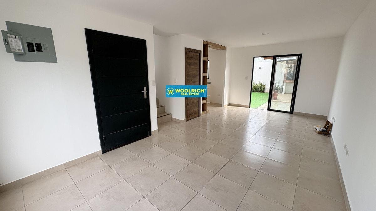 Urbanización Los Prados Vendo Casa 2 Pisos, 2 Dorm, Amplio Patio. 120 m², Guayas — imagen 8