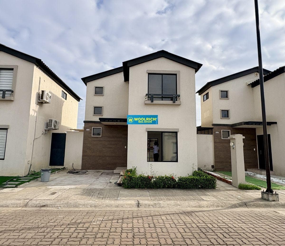 Urbanización Los Prados Vendo Casa 2 Pisos, 2 Dorm, Amplio Patio. 120 m², Guayas — imagen 5