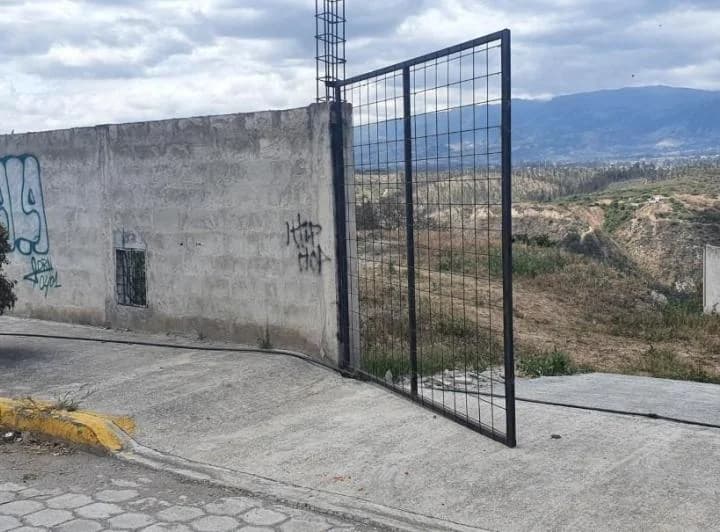 Se Arrienda Terreno en El Sector de Nayon. Provincia de Pichincha — imagen 1