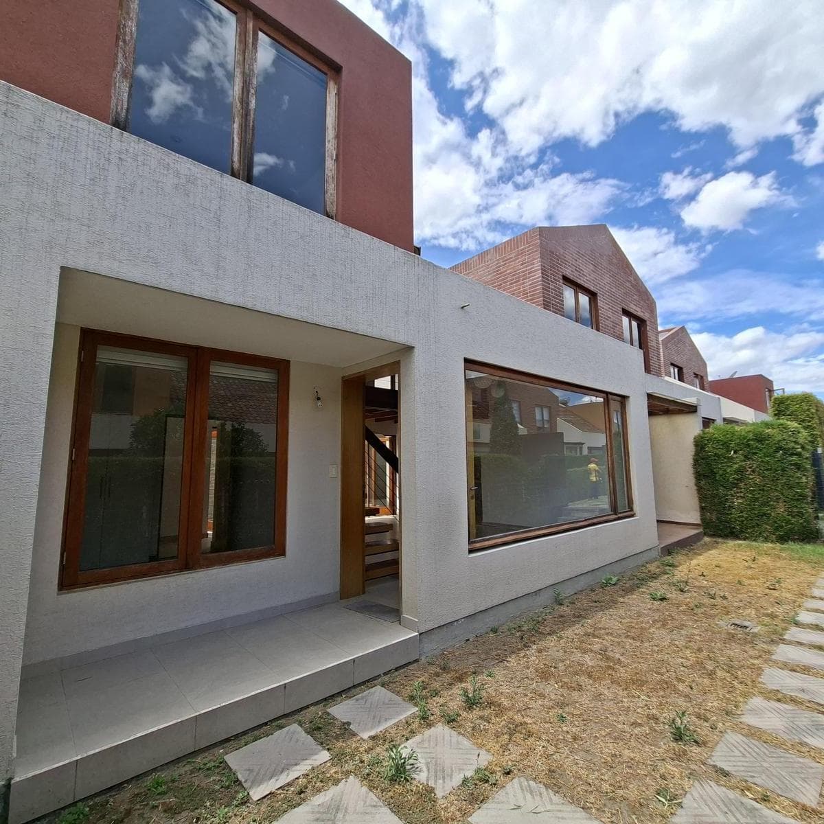 Vendo Hermosa Casa a 5 Minutos del Colegio Menor — imagen 1