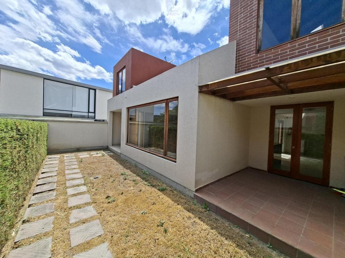 Vendo Hermosa Casa a 5 Minutos del Colegio Menor — imagen 10