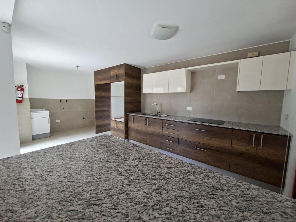Vendo Hermosa Casa a 5 Minutos del Colegio Menor — imagen 9