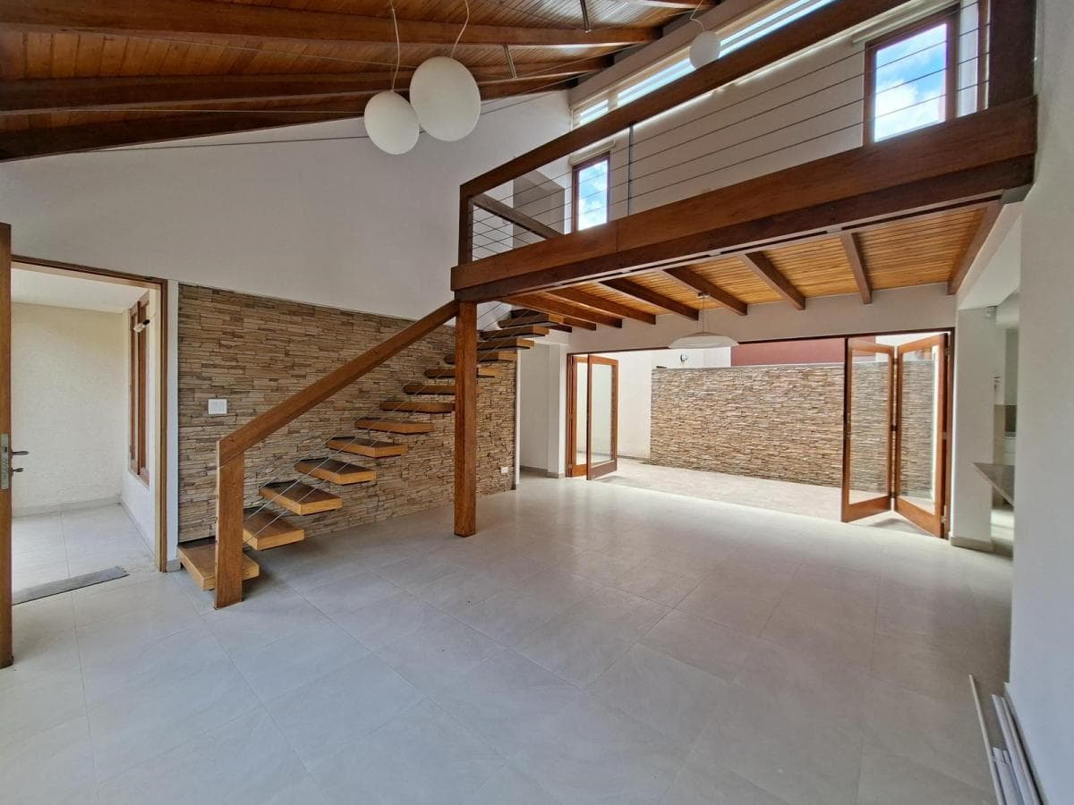 Vendo Hermosa Casa a 5 Minutos del Colegio Menor — imagen 8