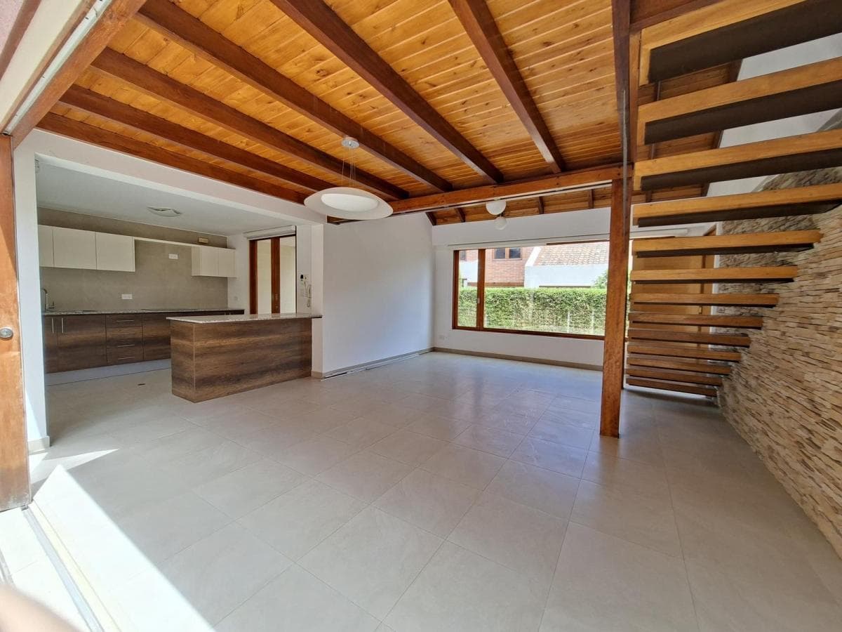 Vendo Hermosa Casa a 5 Minutos del Colegio Menor — imagen 7