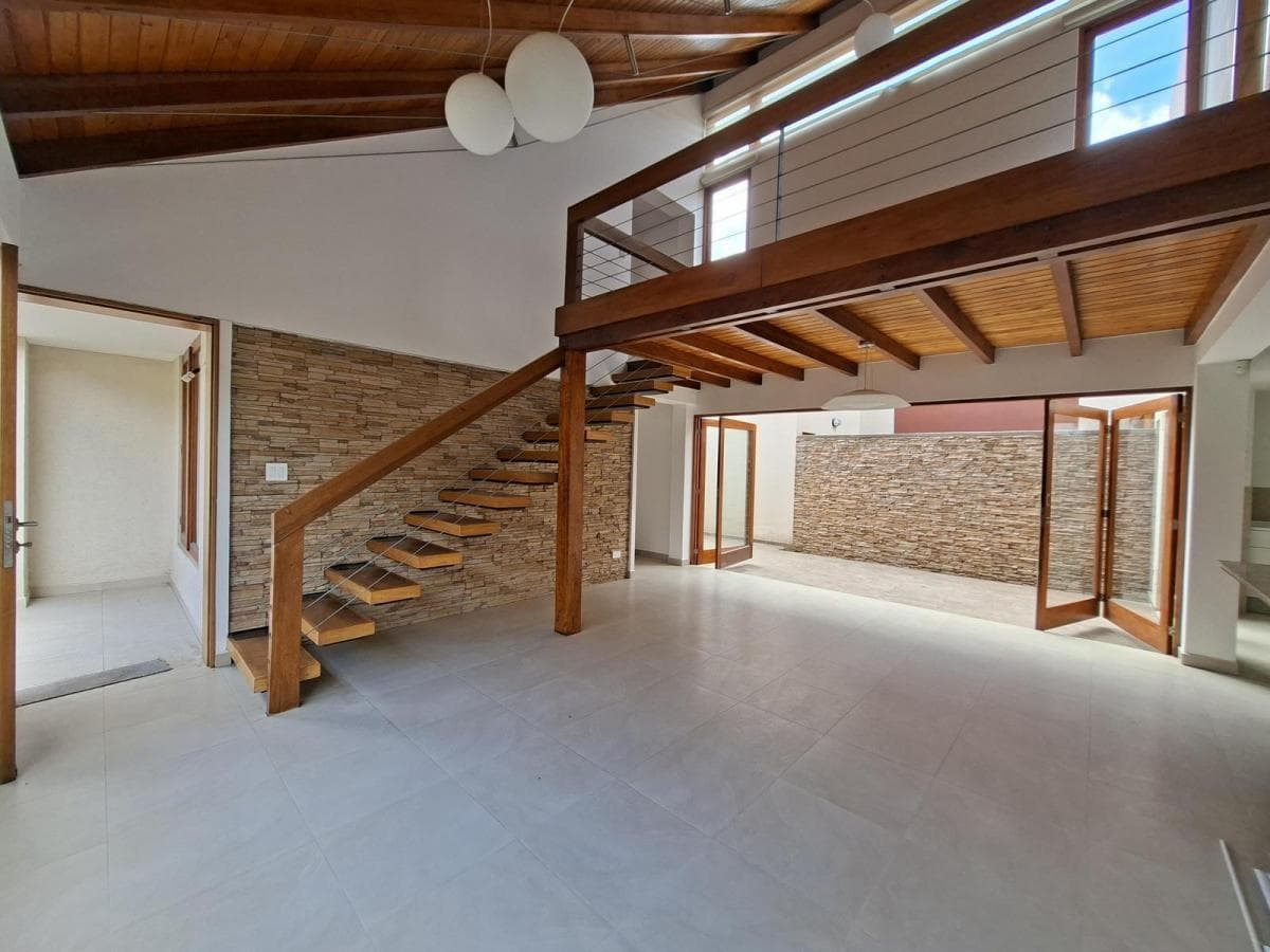 Vendo Hermosa Casa a 5 Minutos del Colegio Menor — imagen 5