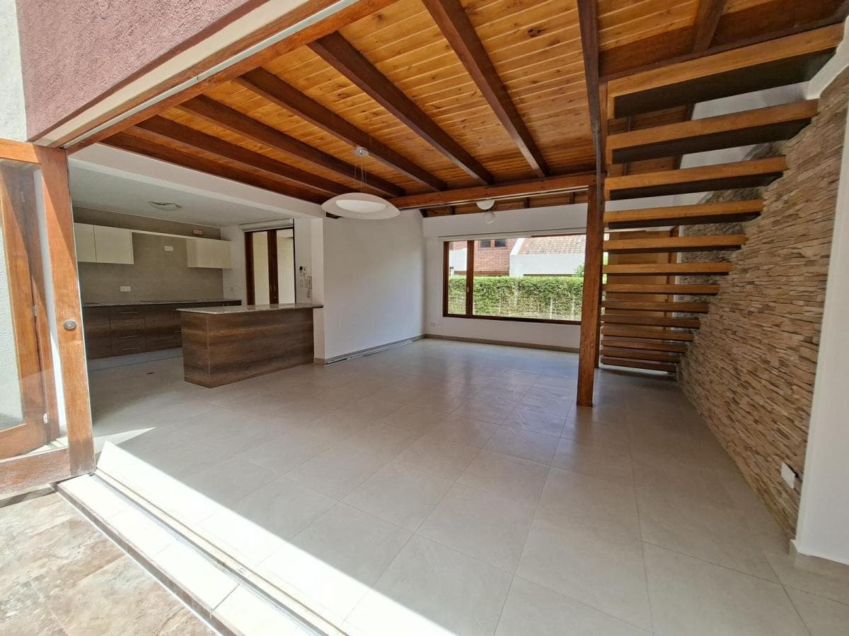 Vendo Hermosa Casa a 5 Minutos del Colegio Menor — imagen 4
