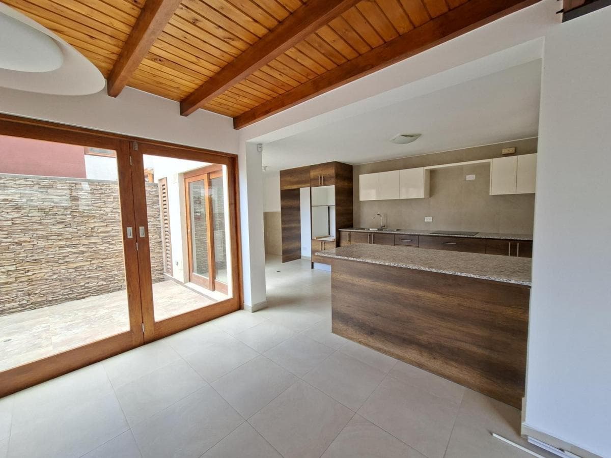 Vendo Hermosa Casa a 5 Minutos del Colegio Menor — imagen 2