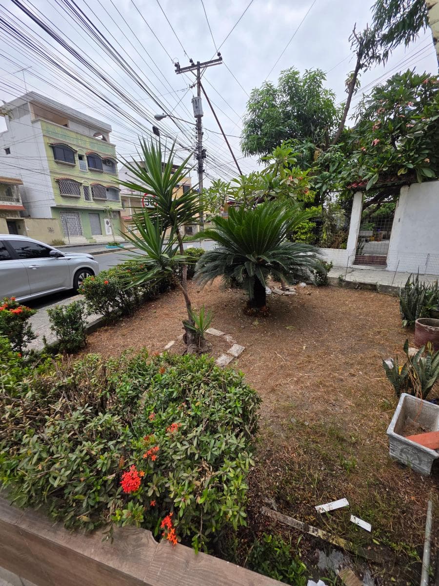 Vendo Departamento en Planta Baja, Sauces 9, Cerca de La Isidro Ayora, Guayas — imagen 9