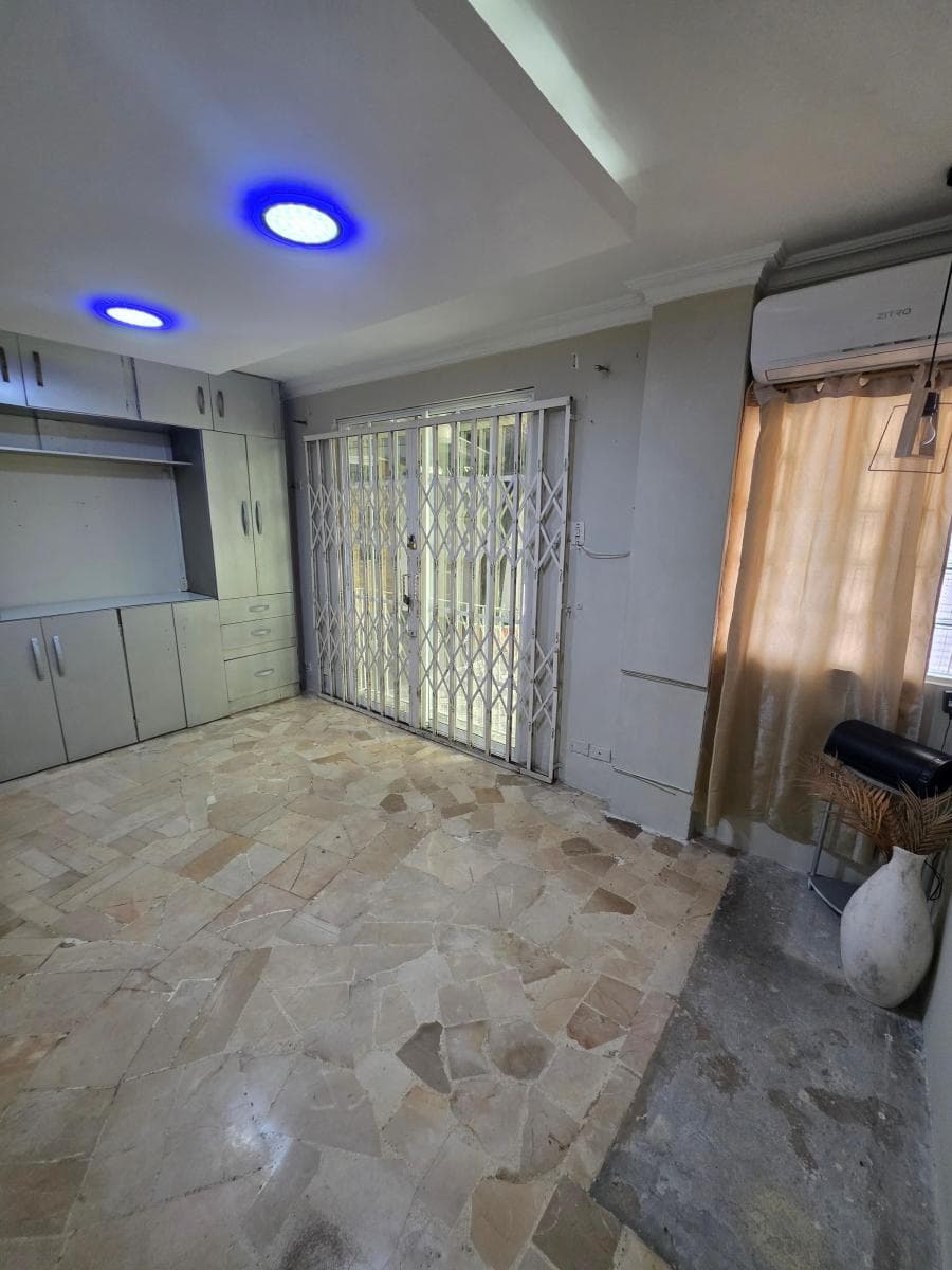 Vendo Departamento en Planta Baja, Sauces 9, Cerca de La Isidro Ayora, Guayas — imagen 4