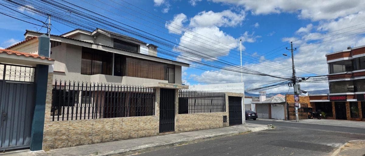 Venta Casa 4 Dorm. La Armenia 2 - Conocoto — imagen 1