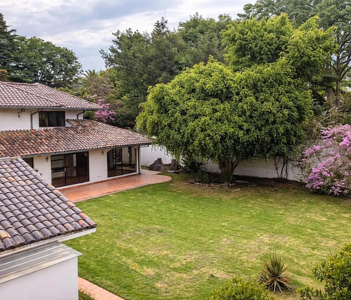 Vendo Casa Sector Cumbaya 1400 de Terreno 500 Construcción 650.000 Dólares — imagen 1