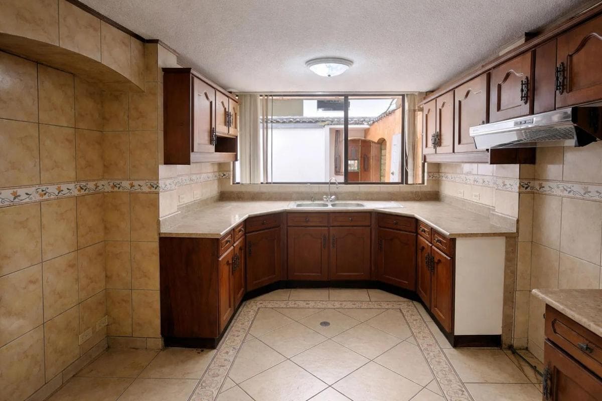 Vendo Casa Sector Cumbaya 1400 de Terreno 500 Construcción 650.000 Dólares — imagen 10
