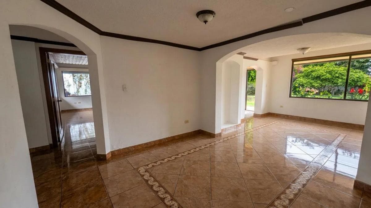 Vendo Casa Sector Cumbaya 1400 de Terreno 500 Construcción 650.000 Dólares — imagen 5