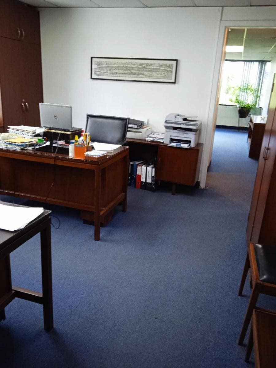 Bonitas y Funcionales Oficinas Ubicadas en La Carolina. Provincia de Pichincha — imagen 10
