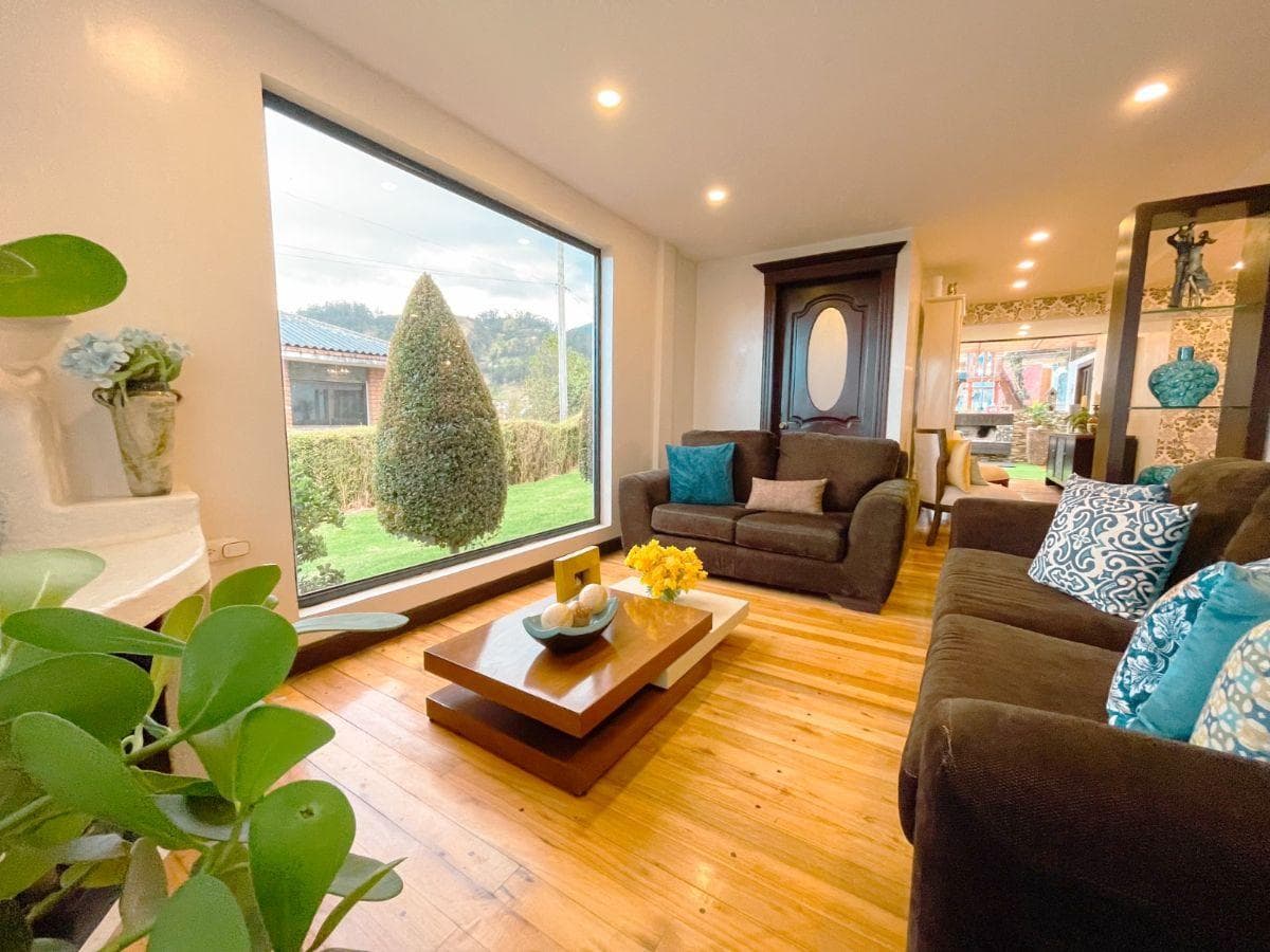 Casa con Terreno de 700 m² en Misicata, Azuay — imagen 10