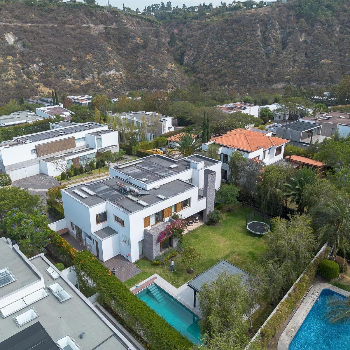Casa de Venta Dentro de Urbanización Exclusiva Sector La Viña. Seguridad. Hermosa Casa — imagen 1