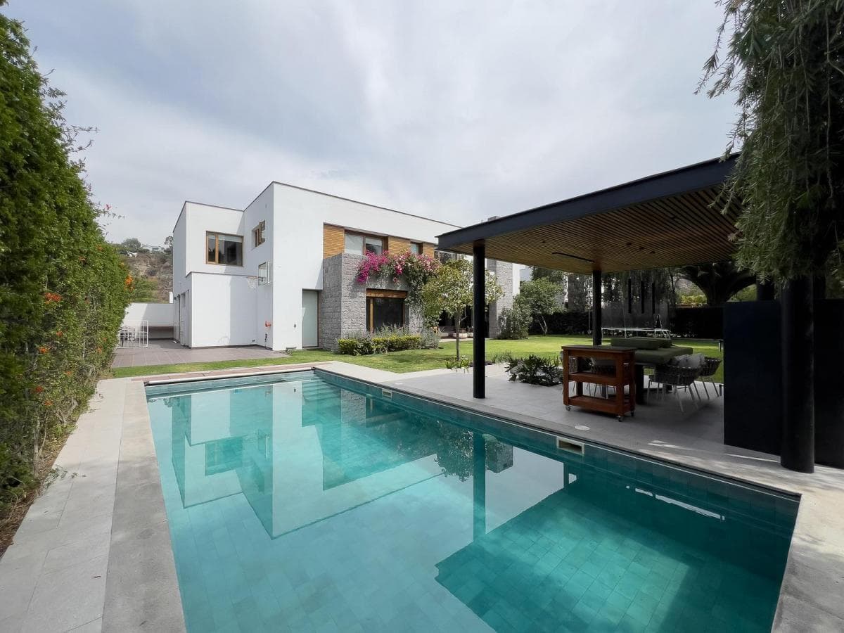Casa de Venta Dentro de Urbanización Exclusiva Sector La Viña. Seguridad. Hermosa Casa — imagen 2