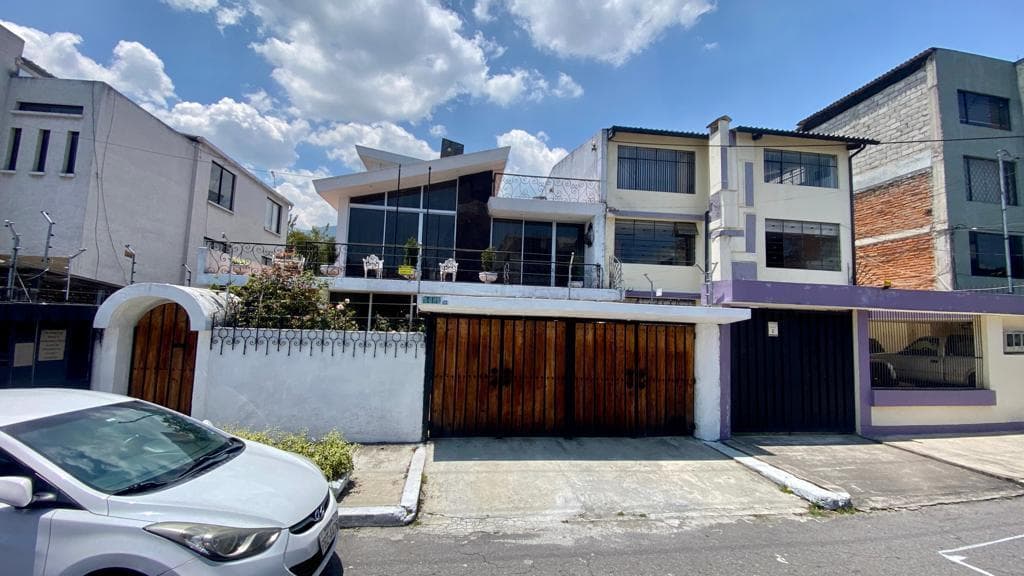 Venta Terreno en La Jipijapa de 403 m² (A 2 Cuadras de La Plaza de Toros) — imagen 1