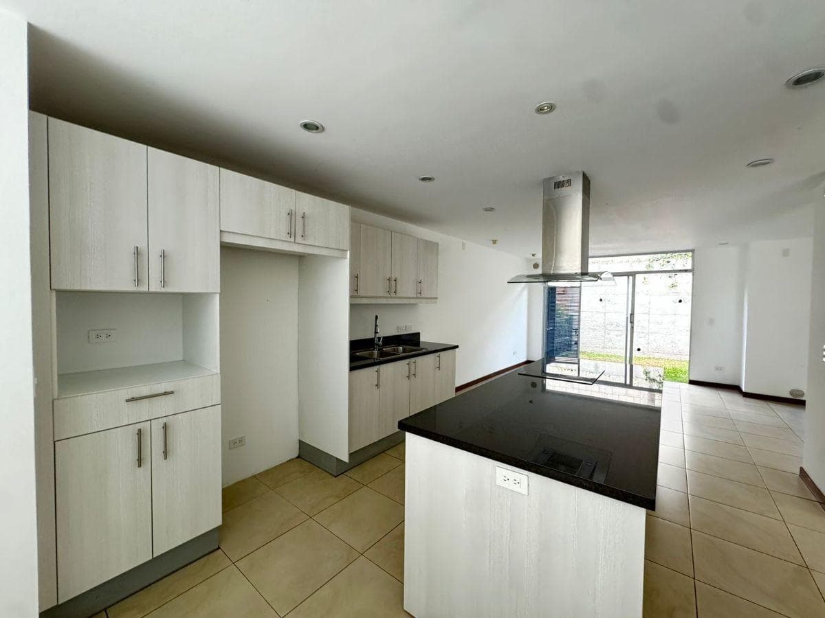 Vendo Hermosa Casa Tumbaco Conjunto Cerrado Sector La Morita 3 Dorm. 2 Estacionamientos, Seguridad — imagen 7