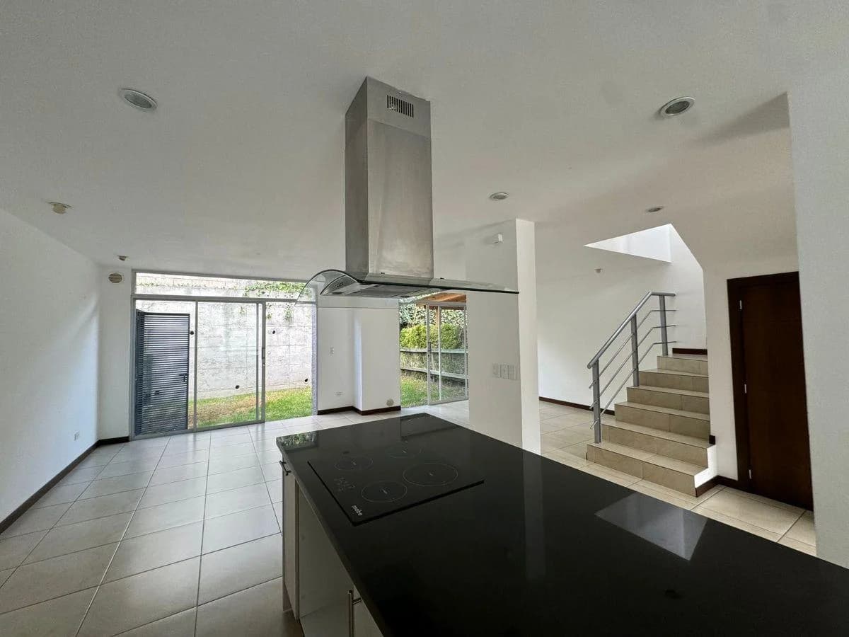 Vendo Hermosa Casa Tumbaco Conjunto Cerrado Sector La Morita 3 Dorm. 2 Estacionamientos, Seguridad — imagen 6