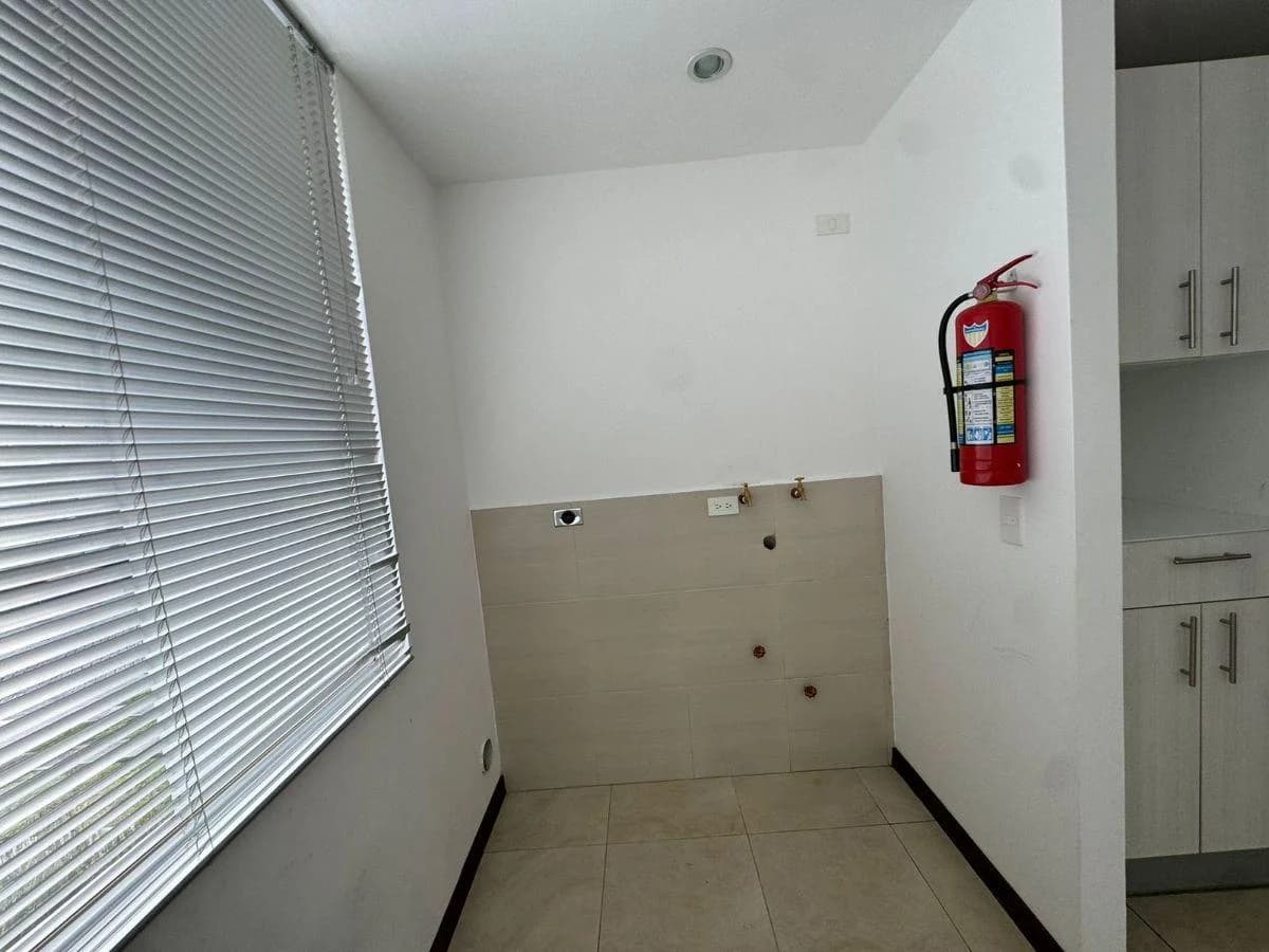 Vendo Hermosa Casa Tumbaco Conjunto Cerrado Sector La Morita 3 Dorm. 2 Estacionamientos, Seguridad — imagen 4