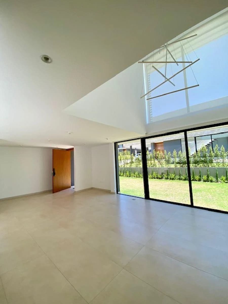 Con Generador Moderna Casa con Doble Seguridad Ruta Viva — imagen 10