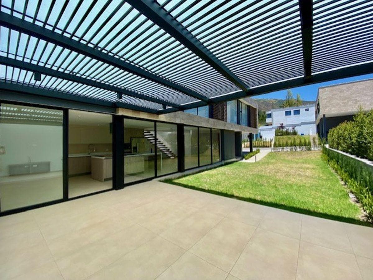 Con Generador Moderna Casa con Doble Seguridad Ruta Viva — imagen 3