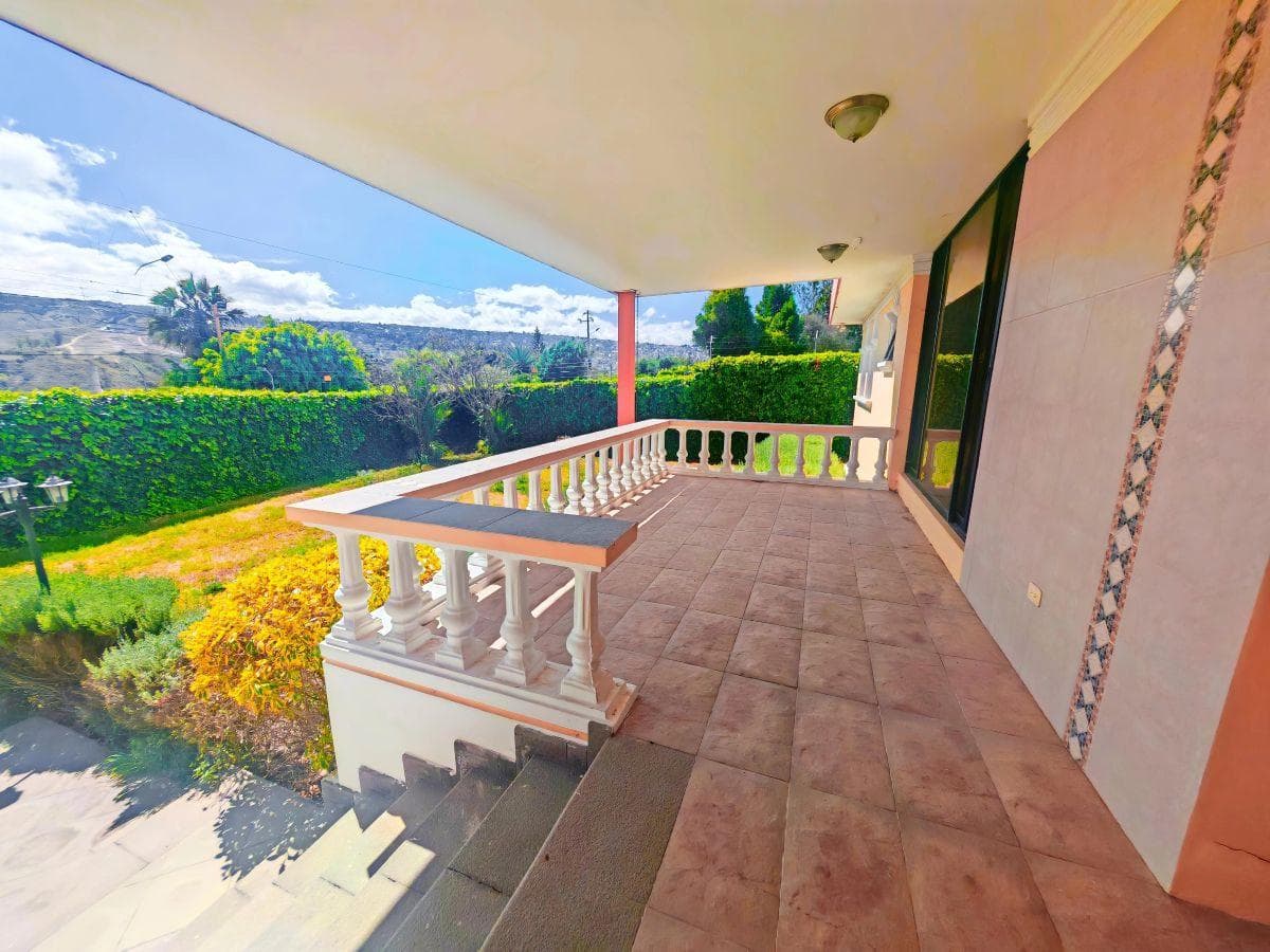 Exclusiva Casa Independiente 1.000 m² Terreno Una Planta, 4 Dorm., Jacuzzi en Pusuqui — imagen 1