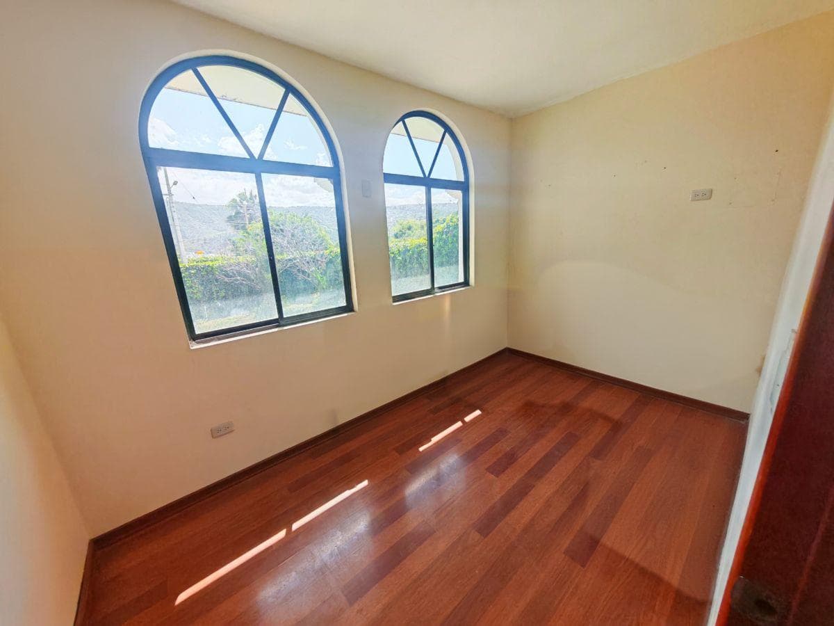 Exclusiva Casa Independiente 1.000 m² Terreno Una Planta, 4 Dorm., Jacuzzi en Pusuqui — imagen 4