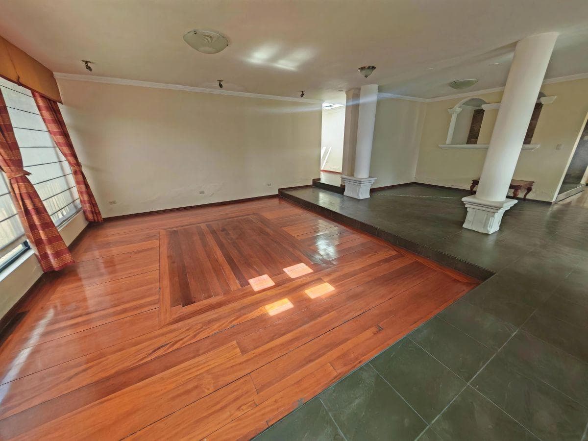 Exclusiva Casa Independiente 1.000 m² Terreno Una Planta, 4 Dorm., Jacuzzi en Pusuqui — imagen 3