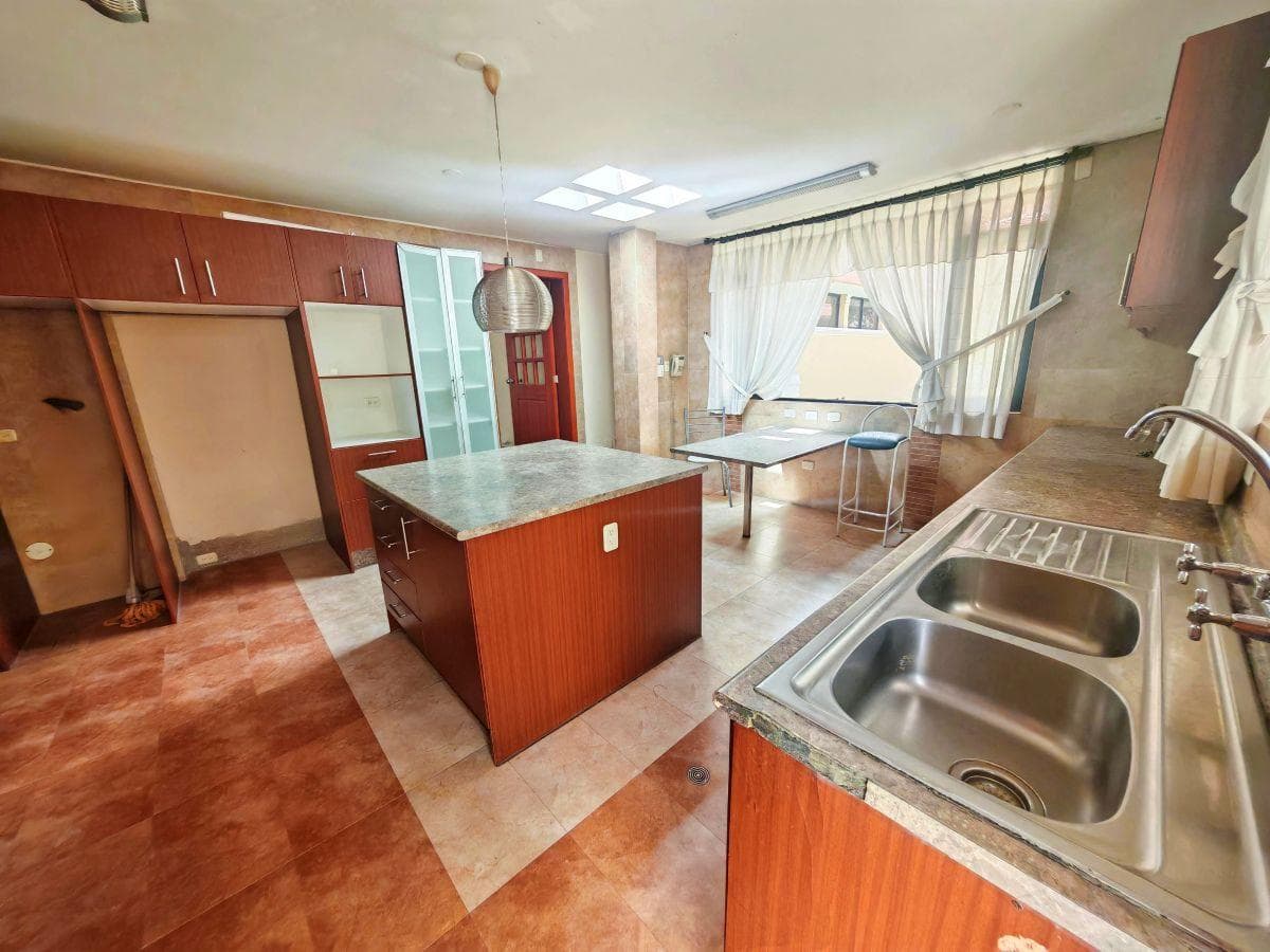 Exclusiva Casa Independiente 1.000 m² Terreno Una Planta, 4 Dorm., Jacuzzi en Pusuqui — imagen 2