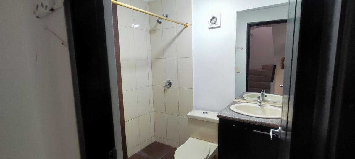 Casa en Venta, 3 Plantas, 2 Dorm. – Pomasqui — imagen 3