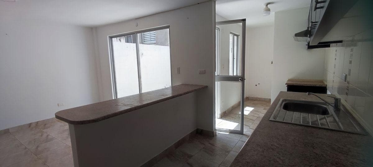 Casa en Venta, 3 Plantas, 2 Dorm. – Pomasqui — imagen 2